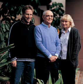 מימין לשמאל: ד"ר גלינה מלמן, פרופ' אברהם שנצר ודוד מרגוליס. שערים לוגיים